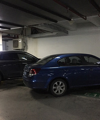 �Է�ǰ����һ��ͣ������ �Ժ÷�����һ�� ��ͣ�����и���ģ�