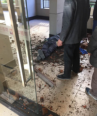 ͻ��������ĳС����װ�޹��˴�¥��ˤ�� ������ˡ�