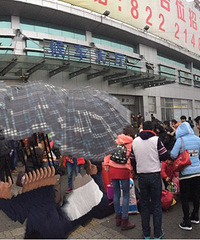 �������ˣ�����ĳ����վ�Ŷ���Ⱥ�������� ��Σ�ա���