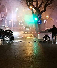 ��ҹ�������ڼ�·�������ڻ�ײ ��ȫ���Ҷ�����