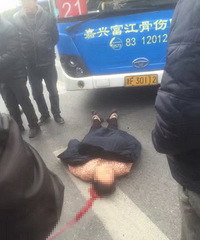 ��Ԫ·���˱�··�ڳ��� �ô�һ̲Ѫ��