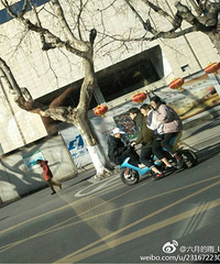 ���˽�ͷΣ��һĻ����ë¿���ĸ��� ����һ��������ǰ�泵ͷ��