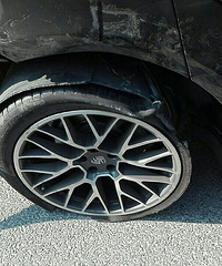 ���գ����ٹ�·���˶����� һ����ʱ�ݿ��ſ�����̥ͻȻը�ˣ�