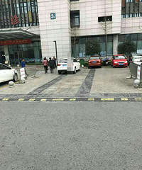 ��ɷ������ĳҽԺ������ͨ����˽�ҳ���ס��...