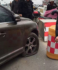 �òң�����ײ�Ŷ� ��ֱ̥�ӱ���