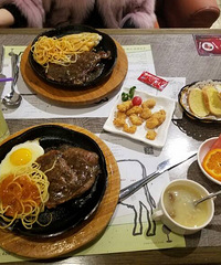 ��ĳ֪��ţ�ŵ���˷��ײ� 2��ţ��2������֭��Ҫ175Ԫ