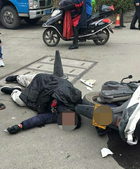 ������ԭ·һĦ�г���γ�������ײ �����������أ�