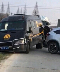 �����˳�����ײ���ֳ�����ľ���γ�...