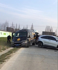 ͻ��������һ�����˳�����ײ �ֳ�����׷β...