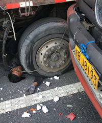 ���˶�������·�μ�����ײ����������һ�� ���˱�ѹ�ڳ��ֵ���