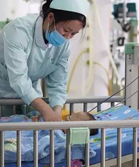 ���飡����һƿ�̣�6���´󱦱�˯����ȥ����