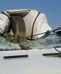 �����Ϸ���������������̥���� ײ�����˳����������