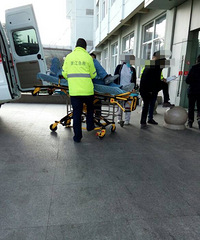 ͻ����һ�������׸߽��ּܵ���  ���˿��е�������