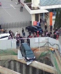 �����ྪ��һĻ���������������10�׵����