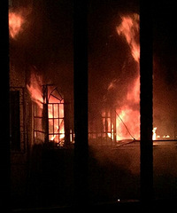 ����ĳС��һ��һŮ��ҹ���� ��ȼ����������