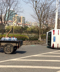 �˺�·һ���µϷ��� ����ȴ˵���Աߵ�С���ÿ�����