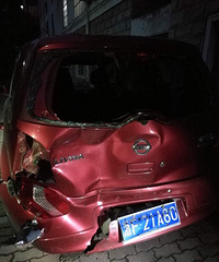 �������ŵ�ɲ����ͣ�ڳ�λ��ĳ��ӱ��޹�ײ������...�޲���