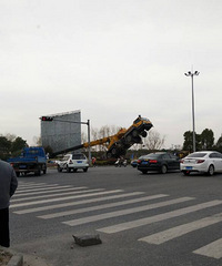 �����ˣ�����·���̵ƿ� ���س������ˣ�