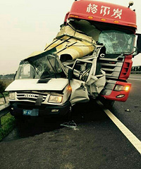 �Ҿ磡С�����������а��׺���ѹ���� ˾����ѹ����