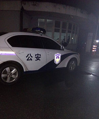 ���棡����һŮ�Ӵӳ������� �ԳƱ��������Ӵ������¶���