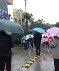 ���ˣ��������У��ÿ��վ��ѧУ�ſڽ��ͺ�������ѧ ��������