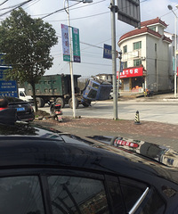 ���ģ�һ����ú��ɲ��ʱ��ͷͻȻ������ȥ����ʻԱ��ɵ�ˣ�