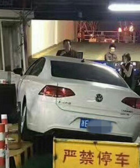 ��������ص���ͣ���� ������ײ����