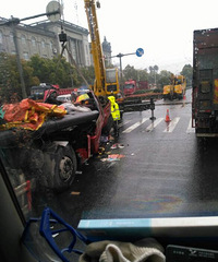 ����װ��ʵ�������� һ����ɲ����ʻ�ұ�ɨƽ�ˣ���ʻԱ...