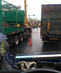 ����װ��ʵ�������� һ����ɲ����ʻ�ұ�ɨƽ�ˣ���ʻԱ...