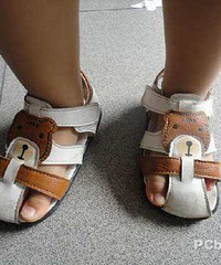 ����16���£���·�е��ڰ� ��˵Ь�ӷ������ã�