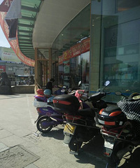 С͵�����ϴ����ſ��и����� ����һ���ŵ�ƿ��...