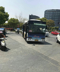 ��ˮ·һ��������˽�ҳ�������ͣ ·�ϵ�ɲ��ӡ������