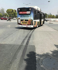 ��ˮ·һ��������˽�ҳ�������ͣ ·�ϵ�ɲ��ӡ������