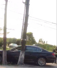 ���̹�·����ײ������Ϊ�˱���һ����ƿ�� ײ������