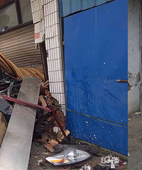 ˾��Ϊ�˼�������� ����ײ���˼ҵ�ǽ����