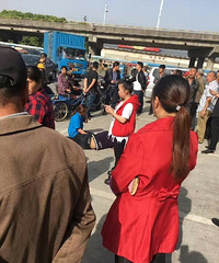 ���������ӵ��ִ�� һ�����ڵ���һ������ ���˺ö�Ѫ