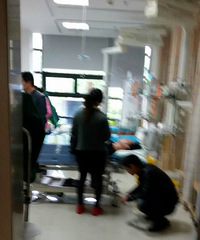 ͻ��������һ��������Ħ�г���Сë¿��ײ ���˽���ICU