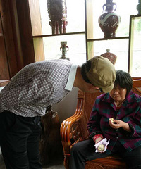 �Ϻ�������԰�ڷ���һ�����˶����������Ͽ���  ������ҳ���