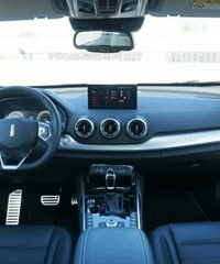 ԭ���۳��� �����µ�A6L���˳��ǵ��� ֻ��һ������