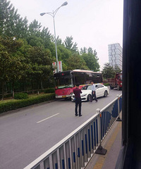 ��ɽ·���󷢺��̵� ���۳�ײ�Ϲ����� ǰ��������