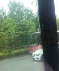 ��ɽ·���󷢺��̵� ���۳�ײ�Ϲ����� ǰ��������