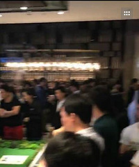 ���ڽ�ĳ¥�̿��̵���������������������������ˣ�