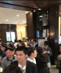 ���ڽ�ĳ¥�̿��̵���������������������������ˣ�