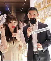 �޿�ܽ������8λ�̳���Ů�μ�һ����ɿ�ʽ�Ļ���������