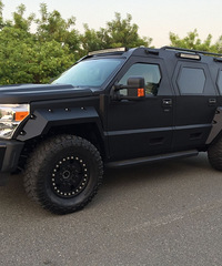 ����Ӳ�ɳ�ݡ���������Ϭţ Ȼ��������K2ײ����ͷ