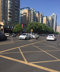 ����������·��ײ�� �����˭�ģ�