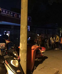 ���ģ�����ĳ�׶�԰���챨�����������мҳ�ͨ���Ŷӣ���˵��