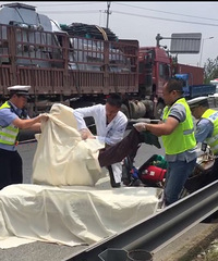 �������ش��¹ʣ�СĦ�б��󳵴��� ��ʻԱ����...