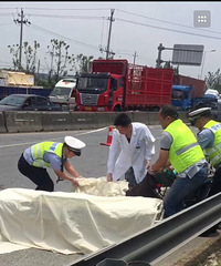 �������ش��¹ʣ�СĦ�б��󳵴��� ��ʻԱ����...