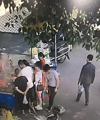 ���ް�������һ���ӵ��ִӿ������ͳ����� �Ž�����ȹ��...